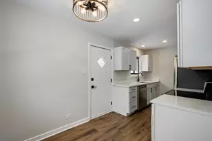 1S220 Holyoke Ln, Villa Park, IL 60181 - Photo 5