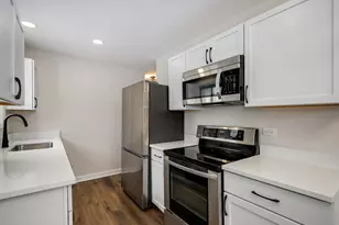 1S220 Holyoke Ln, Villa Park, IL 60181 - Photo 7