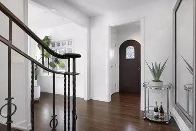 300 W Elm Park Avenue, Elmhurst, IL 60126 - Photo 9