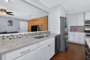 212 Hill Ave, North Aurora, IL 60542 - Photo 9