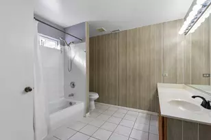 935 Viewpoint Dr, Lake in the Hills, IL 60156 - Photo 19