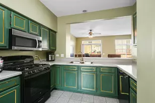 935 Viewpoint Dr, Lake in the Hills, IL 60156 - Photo 7