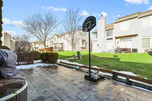 935 Viewpoint Dr, Lake in the Hills, IL 60156 - Photo 23