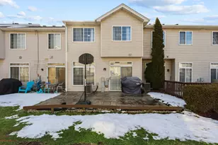 935 Viewpoint Dr, Lake in the Hills, IL 60156 - Photo 21