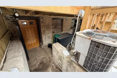 521 E 46th Place, Chicago, IL 60653 - Photo 3