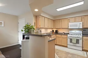 121 Pembroke Cir, Lake Bluff, IL 60044 - Photo 11