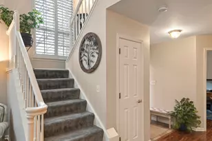 121 Pembroke Cir, Lake Bluff, IL 60044 - Photo 5