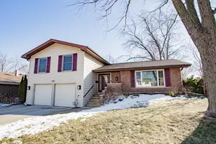 1095 Lancaster Ct, Hoffman Estates, IL 60169 - Photo 1