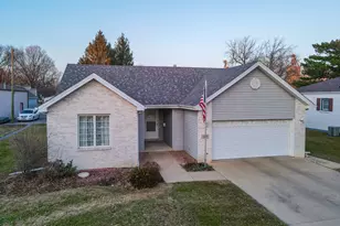 125 W 2nd St, Manteno, IL 60950 - Photo 1