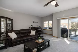 1121 River Bend Ln, Lisle, IL 60532 - Photo 7