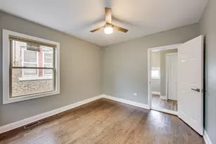 10229 S Calumet Ave, Chicago, IL 60628 - Photo 17