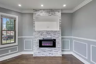 10229 S Calumet Ave, Chicago, IL 60628 - Photo 5