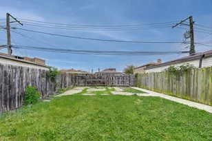 10229 S Calumet Ave, Chicago, IL 60628 - Photo 41