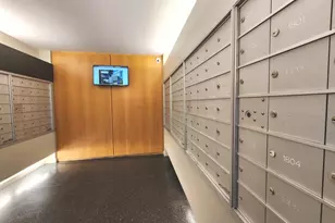 9655 Woods Dr, Skokie, IL 60077 - Photo 5