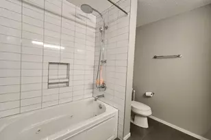 9655 Woods Dr, Skokie, IL 60077 - Photo 33