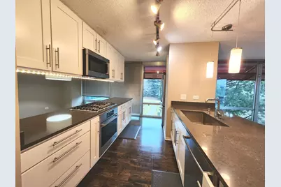 9655 Woods Drive #512, Skokie, IL 60077 - Photo 23