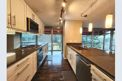 9655 Woods Drive #512, Skokie, IL 60077 - Photo 17