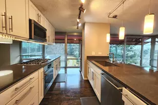 9655 Woods Dr, Skokie, IL 60077 - Photo 17