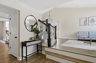 539 Newberry Dr, Elk Grove Village, IL 60007 - Photo 5