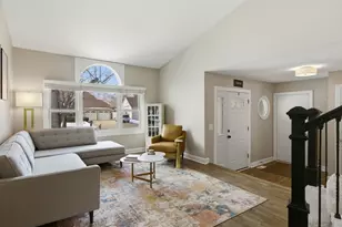 539 Newberry Dr, Elk Grove Village, IL 60007 - Photo 7