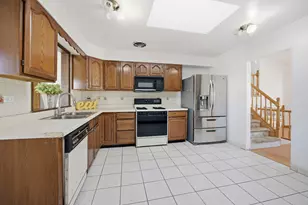 9013 Oriole Ave, Morton Grove, IL 60053 - Photo 11