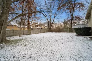 1151 Walden Ln, Deerfield, IL 60015 - Photo 17