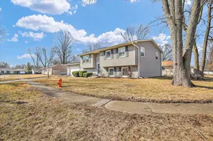 2401 Arden Dr, Champaign, IL 61821 - Photo 3