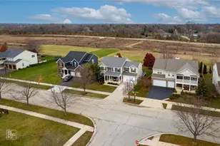 598 Wexford Dr, Elgin, IL 60124 - Photo 3