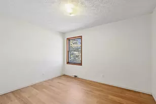 33430 N Hunt Club Rd, Libertyville, IL 60048 - Photo 11