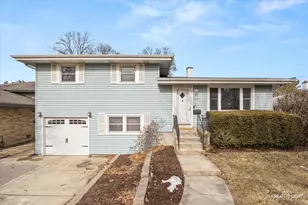 1019 Pershing Ave, Wheaton, IL 60189 - Photo 1