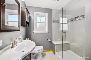 1019 Pershing Ave, Wheaton, IL 60189 - Photo 9