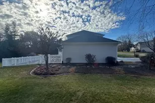 5235 Solitude Dr, Rockford, IL 61114 - Photo 13