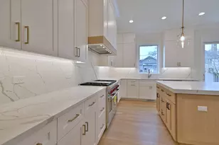 570 S Parkside Ave, Elmhurst, IL 60126 - Photo 7