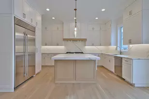 570 S Parkside Ave, Elmhurst, IL 60126 - Photo 3