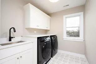 570 S Parkside Ave, Elmhurst, IL 60126 - Photo 25