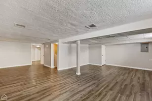 15666 Woodlawn E Ave, South Holland, IL 60473 - Photo 13