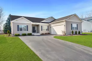 429 E Dekalb Dr, Maple Park, IL 60151 - Photo 1