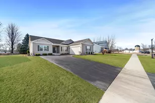 429 E Dekalb Dr, Maple Park, IL 60151 - Photo 3