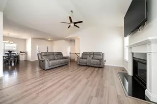 429 E Dekalb Dr, Maple Park, IL 60151 - Photo 9