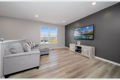 1004 Atterberg Road, South Elgin, IL 60177 - Photo 3