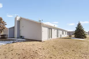 217 Juniper Cir, Streamwood, IL 60107 - Photo 3