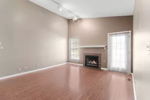 217 Juniper Cir, Streamwood, IL 60107 - Photo 5