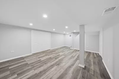 9527 S Woodlawn Avenue, Chicago, IL 60628 - Photo 23