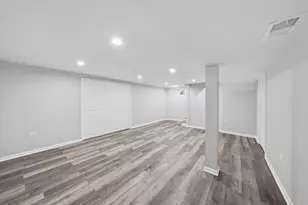 9527 S Woodlawn Ave, Chicago, IL 60628 - Photo 23