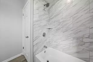 9527 S Woodlawn Ave, Chicago, IL 60628 - Photo 27