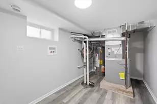 9527 S Woodlawn Ave, Chicago, IL 60628 - Photo 25