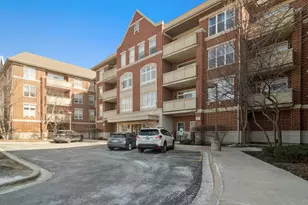 77 N Quentin Rd, Palatine, IL 60067 - Photo 1