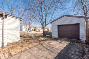 204 Mill Stream Dr, Bolingbrook, IL 60440 - Photo 9