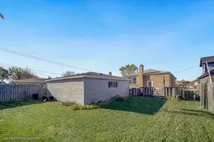 8121 McVicker Ave, Burbank, IL 60459 - Photo 3