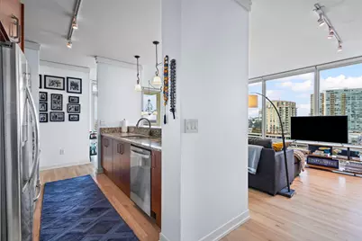 1570 Elmwood Avenue #1111, Evanston, IL 60201 - Photo 5